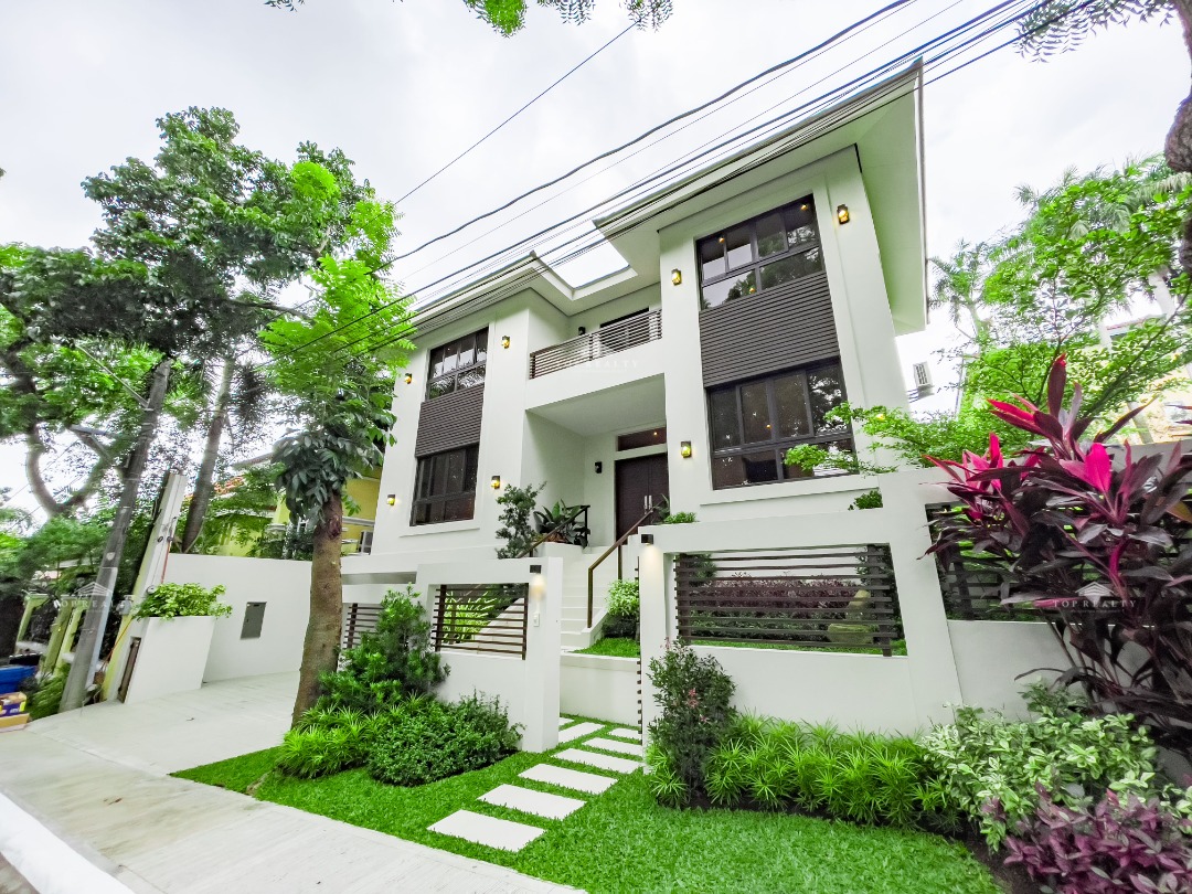 6BEDROOM HOUSE AND LOT FOR SALE IN HILLSBOROUGH ALABANG SUBDIVISION