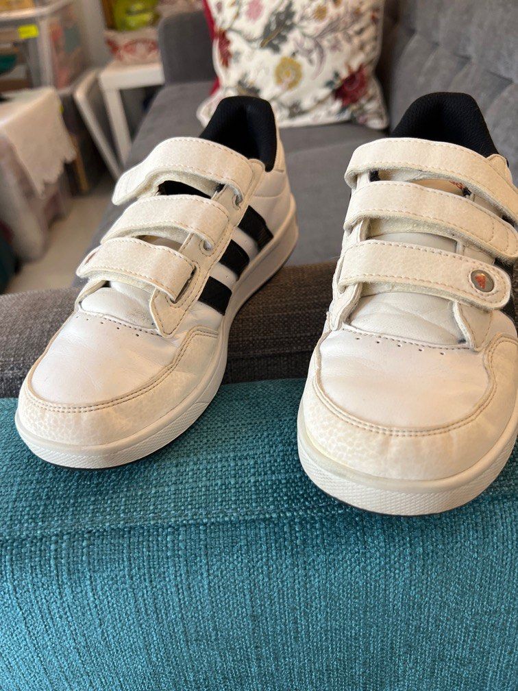 Adidas originals hotsell youth shoes