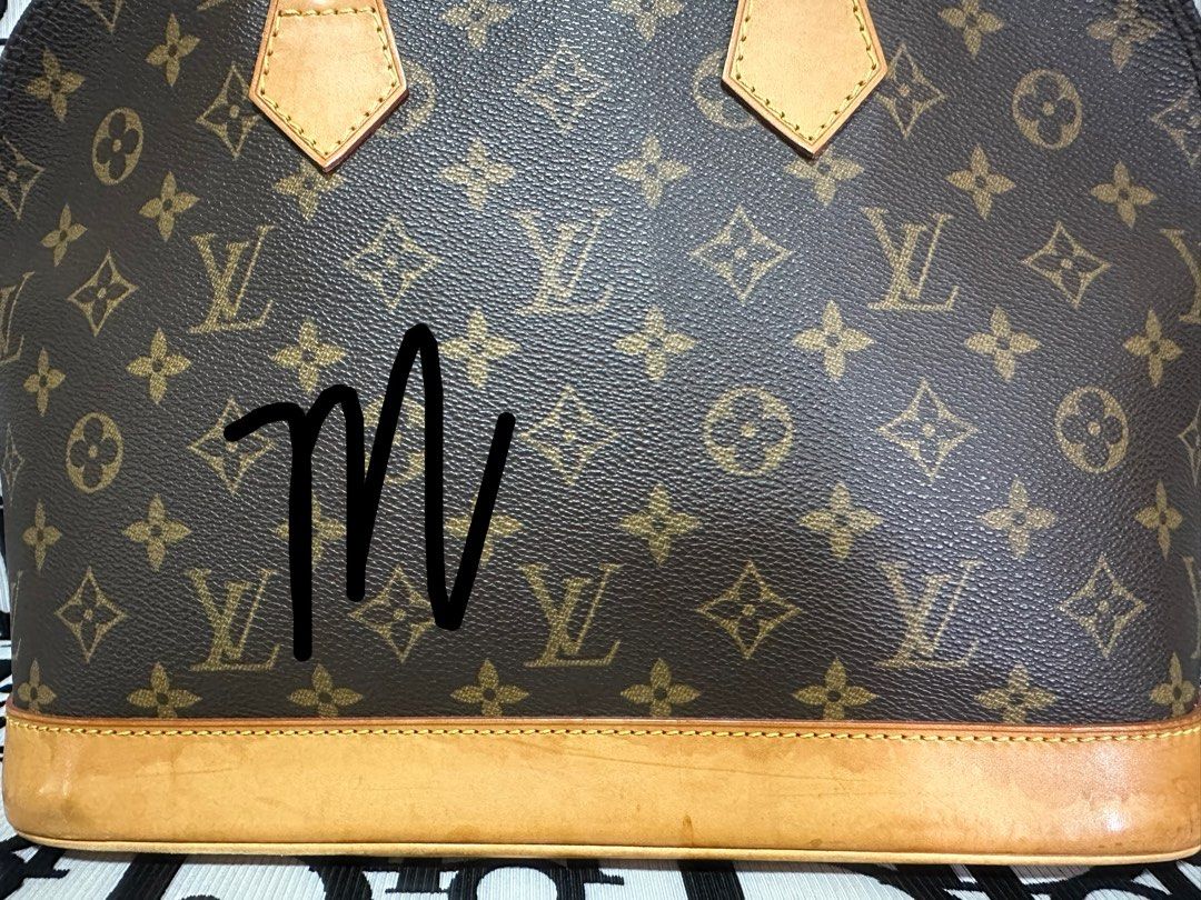 Authentic 💯 Alma pm (Category: Luxury Bags & Wallets) located in Cavite. Submitted by madam6999 (Listing ID 1212443682, Image 2). Description: No inclusion❗️.