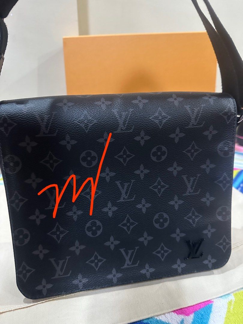Authentic 💯 district pm (Category: Luxury Bags & Wallets) located in Cavite. Submitted by madam6999 (Listing ID 1212404188, Image 2). Description: Comes w/ box and dustbag❗️.