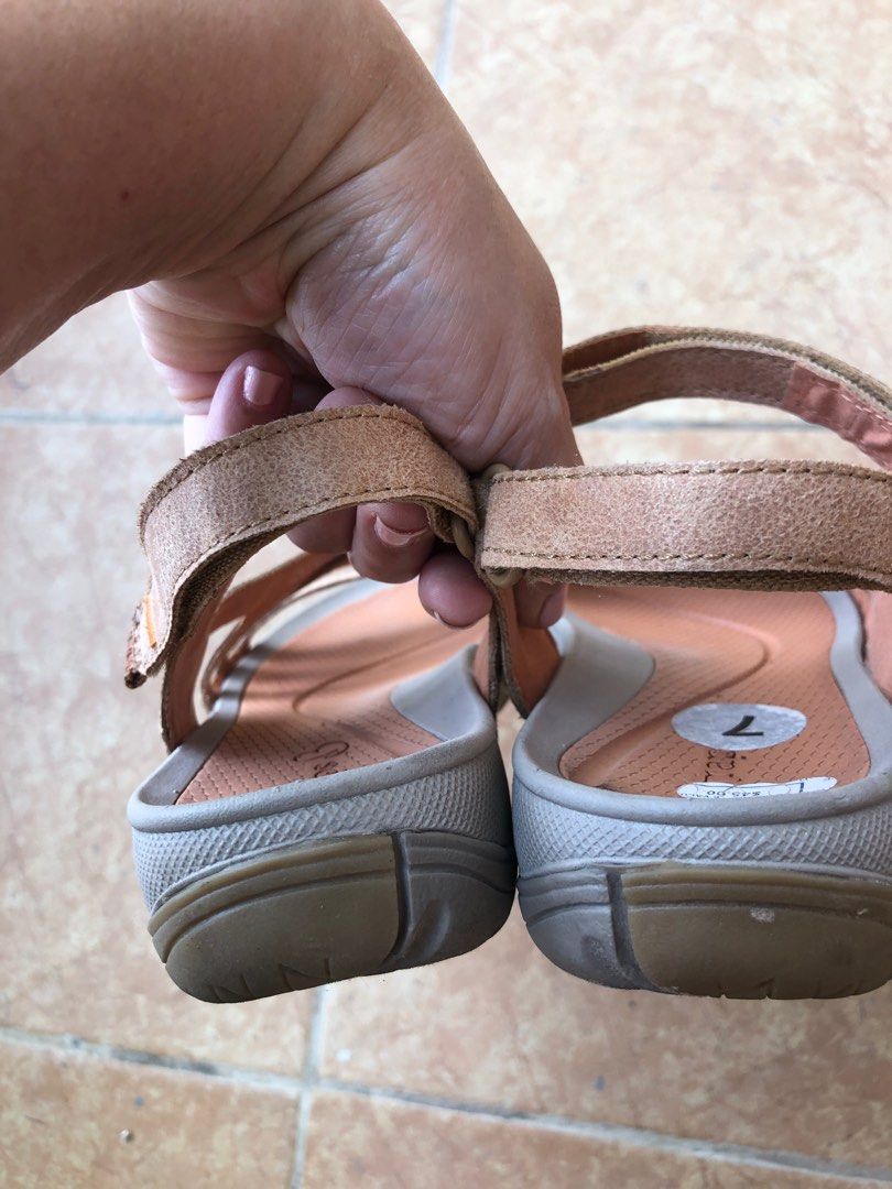 baretraps sandals