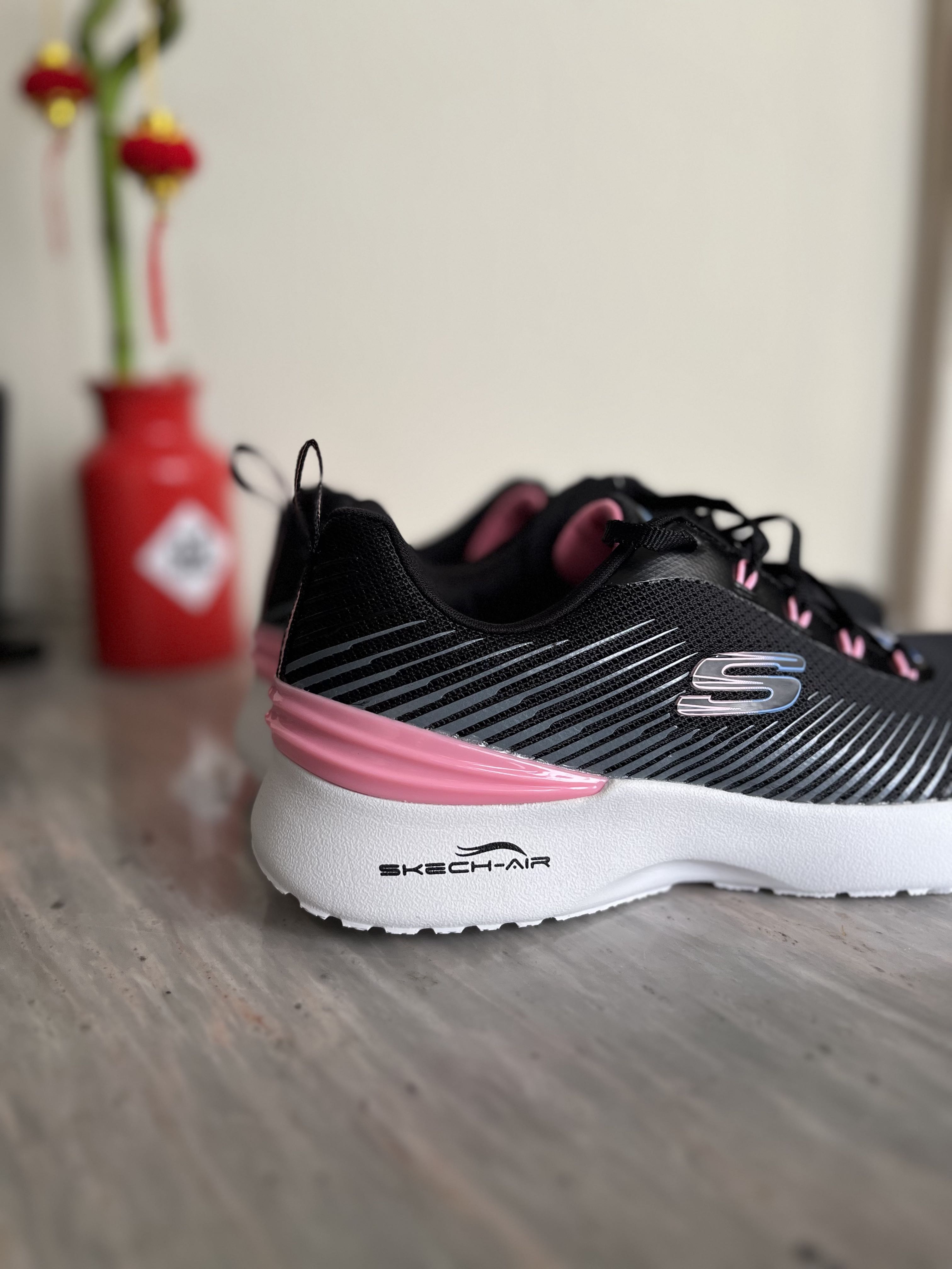 Brand new clearance skechers