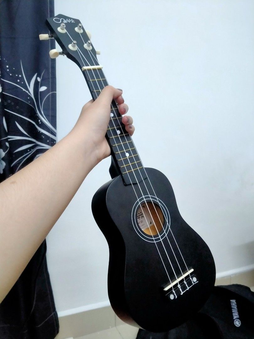 BRAND NEW Ukulele 21 inch black