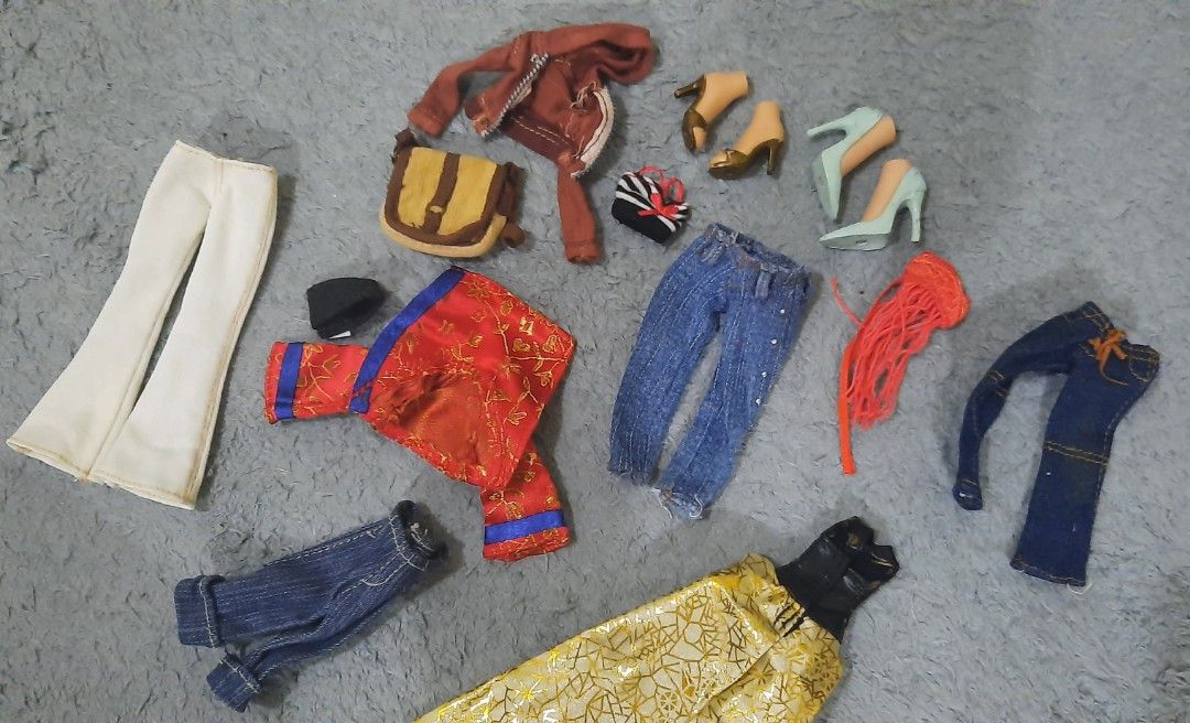 Bratz clothes and shoes, Hobbies & Toys, Toys & Games on Carousell
