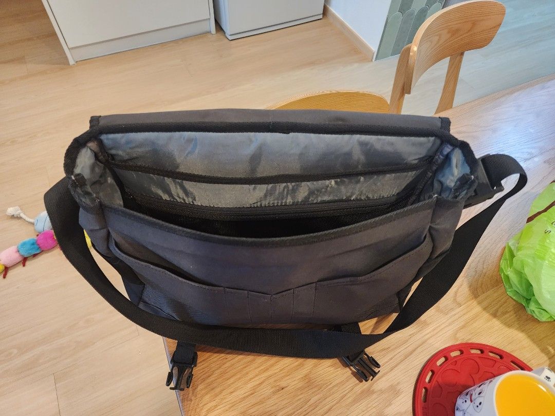 BROMPTON Metro Messenger Bag Medium in Black RARELY Used & in