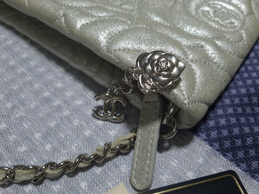Chanel camellia boy bag top