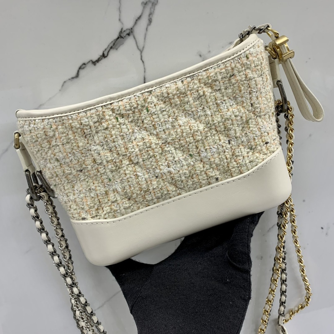 Gabrielle tweed crossbody bag Chanel White in Tweed - 25549252