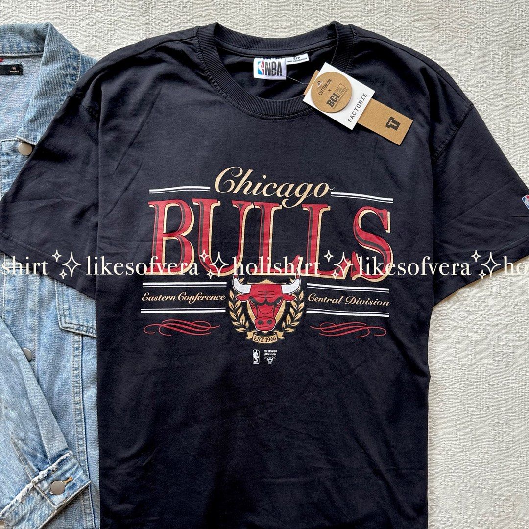 Vintage tee Chicago bulls, Men's Fashion, Tops & Sets, Tshirts & Polo Shirts  on Carousell