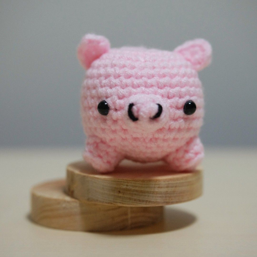Crochet Cute Pig Keychain Hobbies Toys Stationery Craft