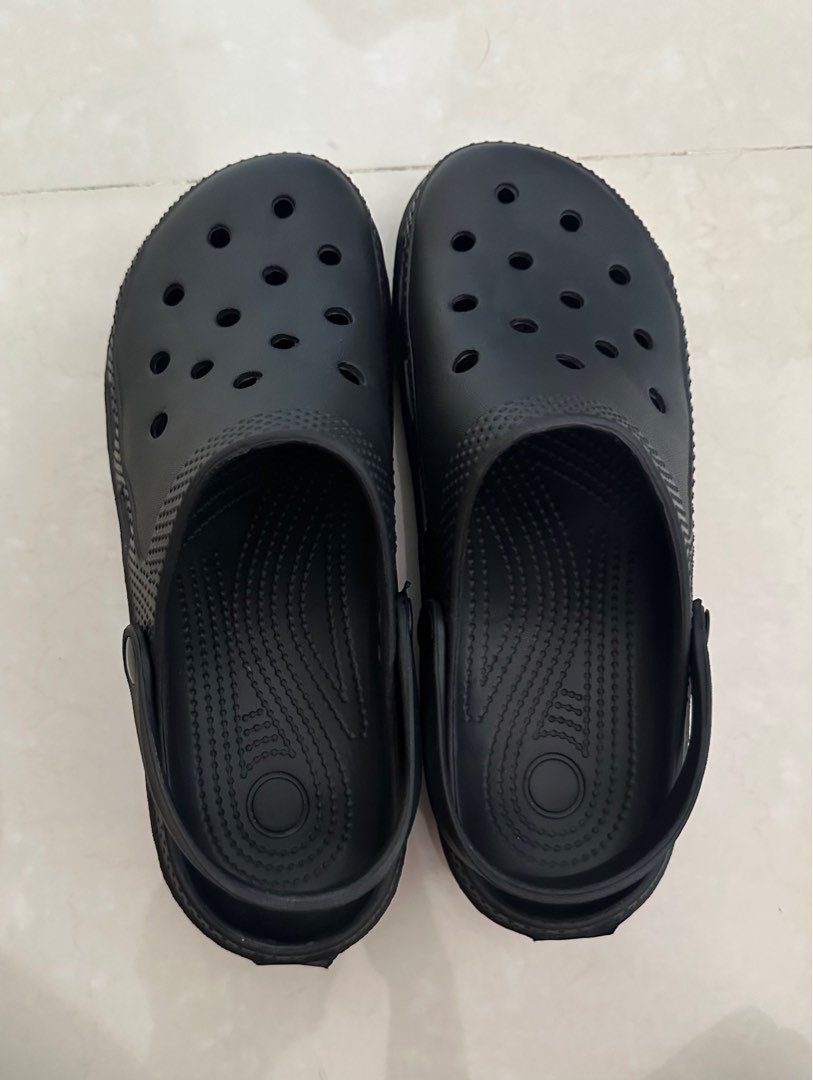 Crocs Like Delivery Shoes, Men's Fashion, Footwear, Flipflops and Slides on  Carousell
