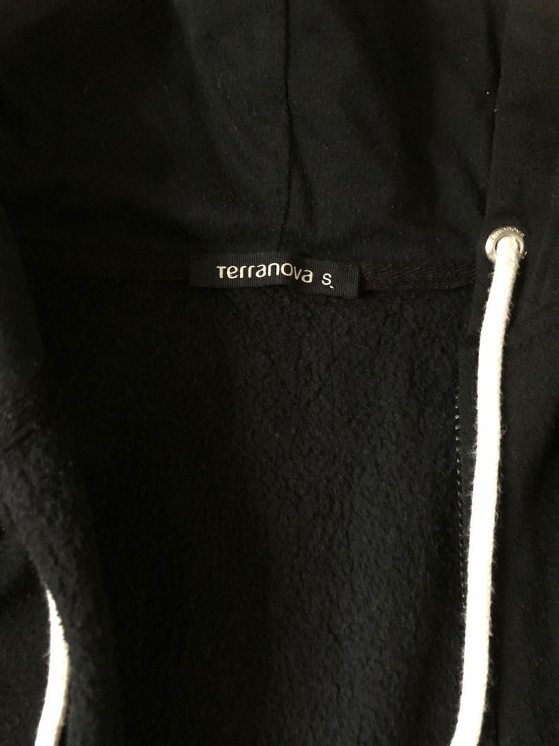 Cropped hoodie jacket (Category: Coats, Jackets and Outerwear) located in Manila. Submitted by gryff (Listing ID 1213408311, Image 2). Description: preloved cropped jacket -fits xs-s frames rfs: decluttering pm me if interested!.