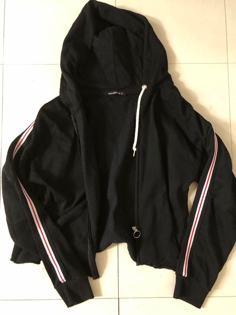 Cropped hoodie jacket (Category: Coats, Jackets and Outerwear) located in Manila. Submitted by gryff (Listing ID 1213408311, Image 1). Description: preloved cropped jacket -fits xs-s frames rfs: decluttering pm me if interested!.