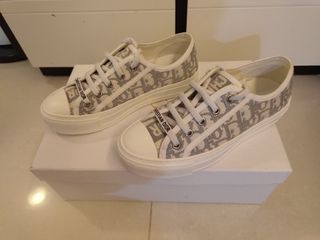 （分類：）位於 。 由 aukitkit0410 提交（商品編號 1213538471，圖片 1）。簡介： 。