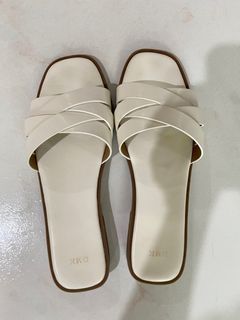 HEELS/SANDALS Collection item 2