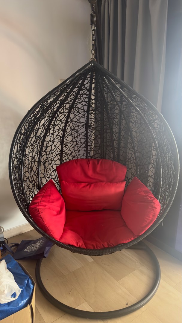 Egg shaped outlet hanging chair