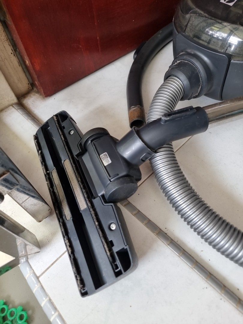 Electrolux Compactgo Cyclonic Vacuum Cleaner (Bagless), TV & Home