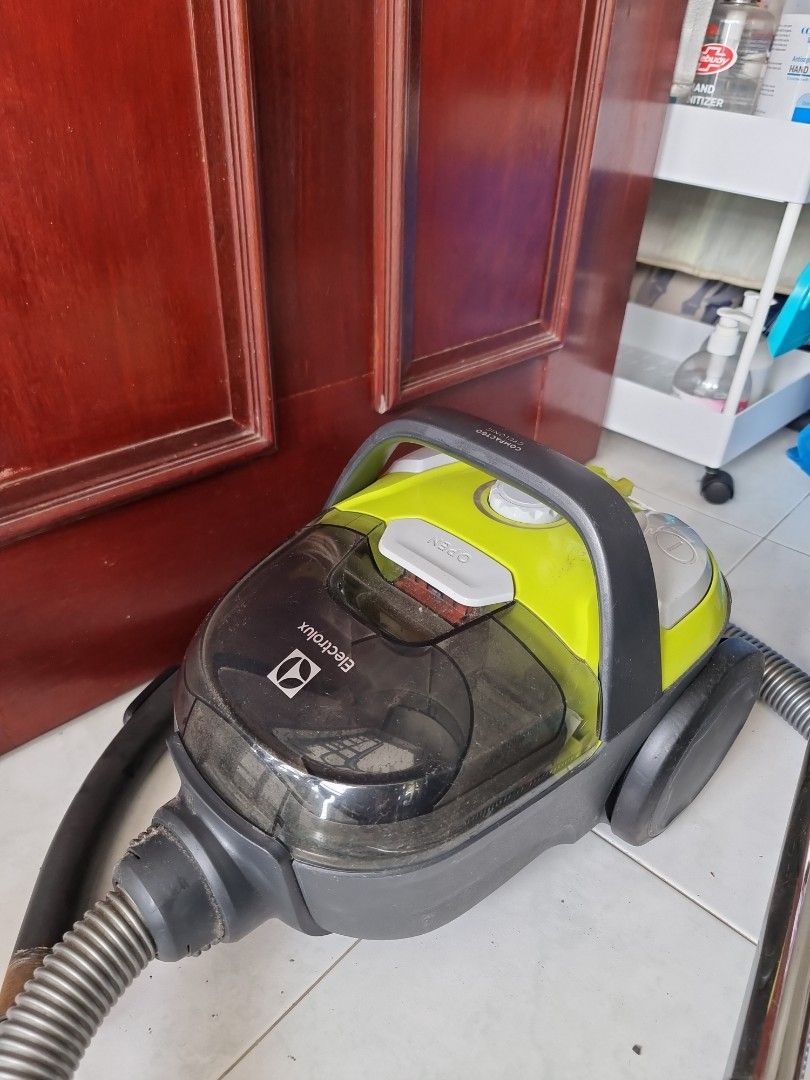 Electrolux Compactgo Cyclonic Vacuum Cleaner (Bagless), TV & Home