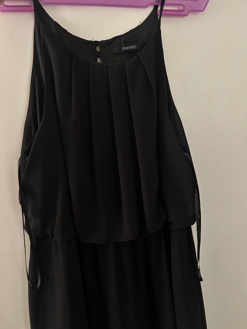 Forever 21 black dress (Category: Dresses) located in Quezon City. Submitted by docmdeclutters (Listing ID 1213397030, Image 2). Description: Used twice only.