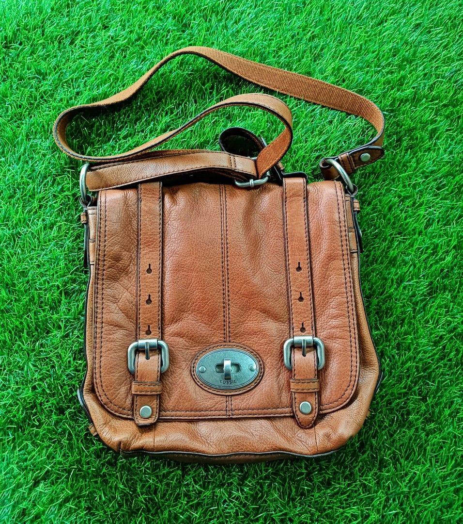 Sling bag hotsell fossil original