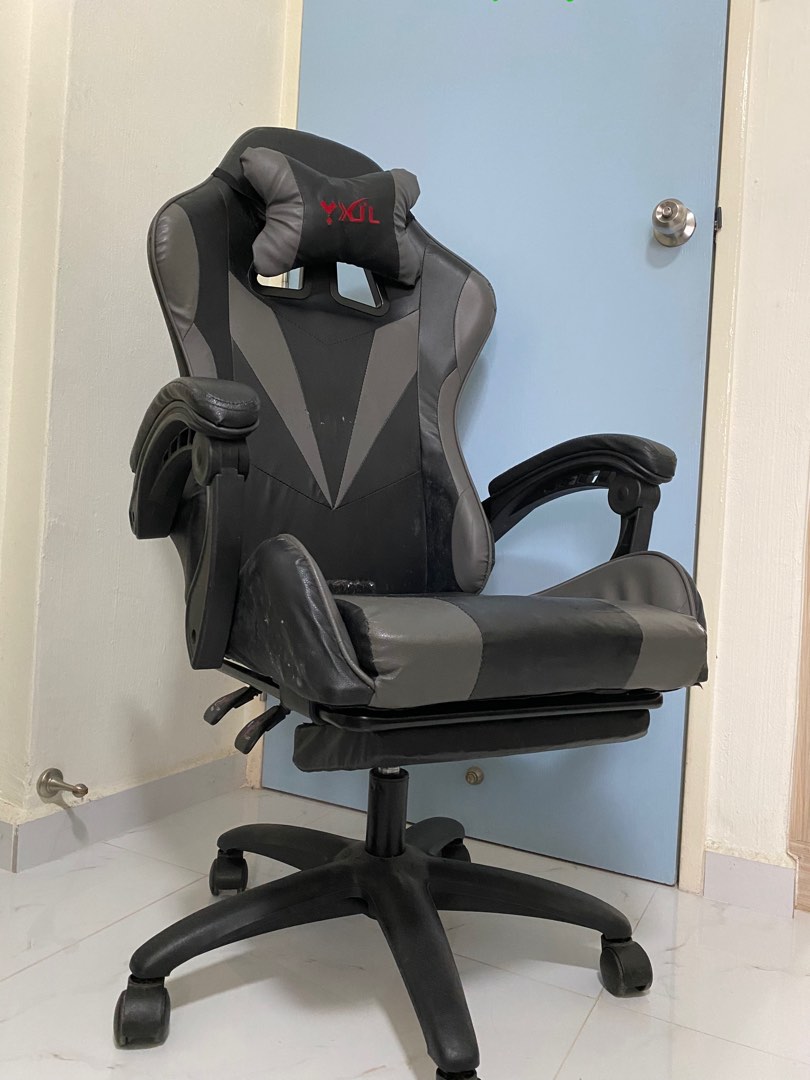 Gaming chair deals head cushion