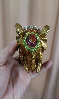 Gold plated metal elephant trinket w/stones