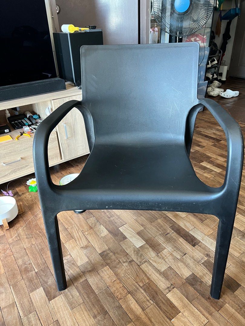 Hard plastic hotsell chairs