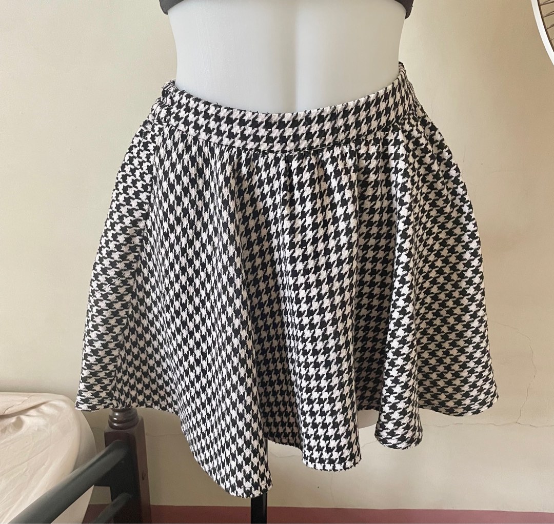 Houndstooth Skater Skirt, Women's Fashion, Bottoms, Skirts on Carousell