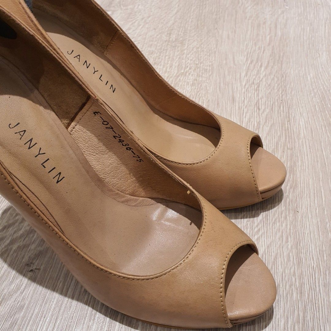 Janylin nude peep toe heels (Category: Heels) located in Muntinlupa City. Submitted by be_22 (Listing ID 1213492661, Image 2). Description: size 75 fits 7-7 1/2 has adhesive back heel pad.