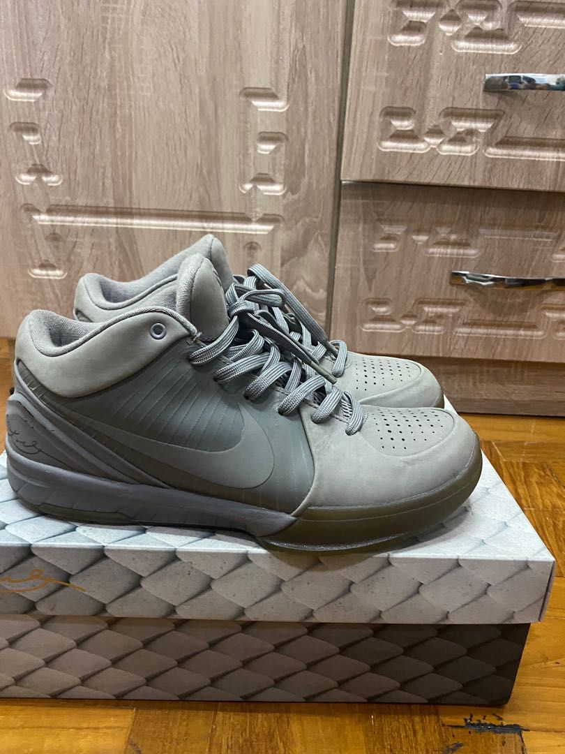 Kobe 4 discount fade to black