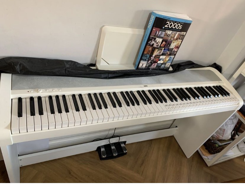 white electric piano for sale B1SP, Hobbies & Toys, Music & Media