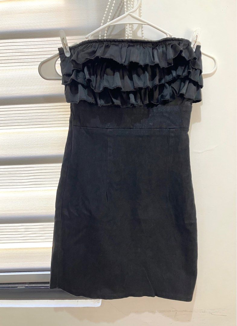 Little black party dress (Category: Dresses) located in Pasig City. Submitted by greentee_ (Listing ID 1213422942, Image 1). Description: .