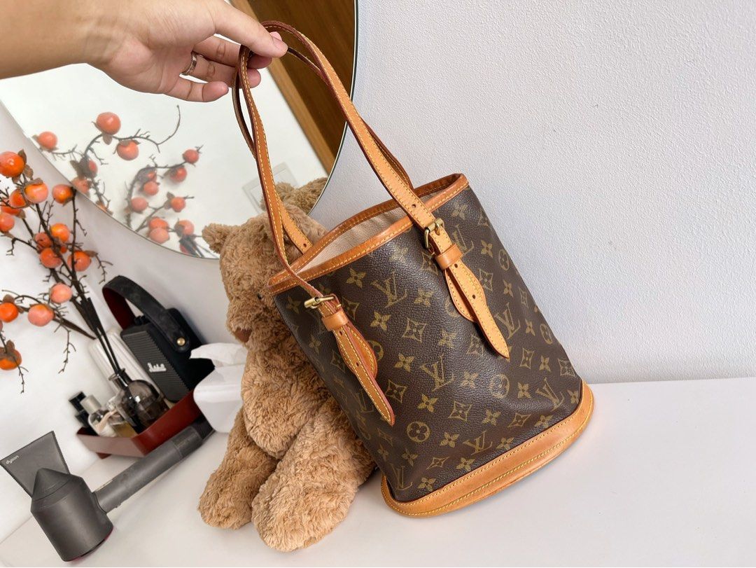 Louis Vuitton LV Vintage Marais Bucket Shoulder Bag, Luxury, Bags & Wallets  on Carousell