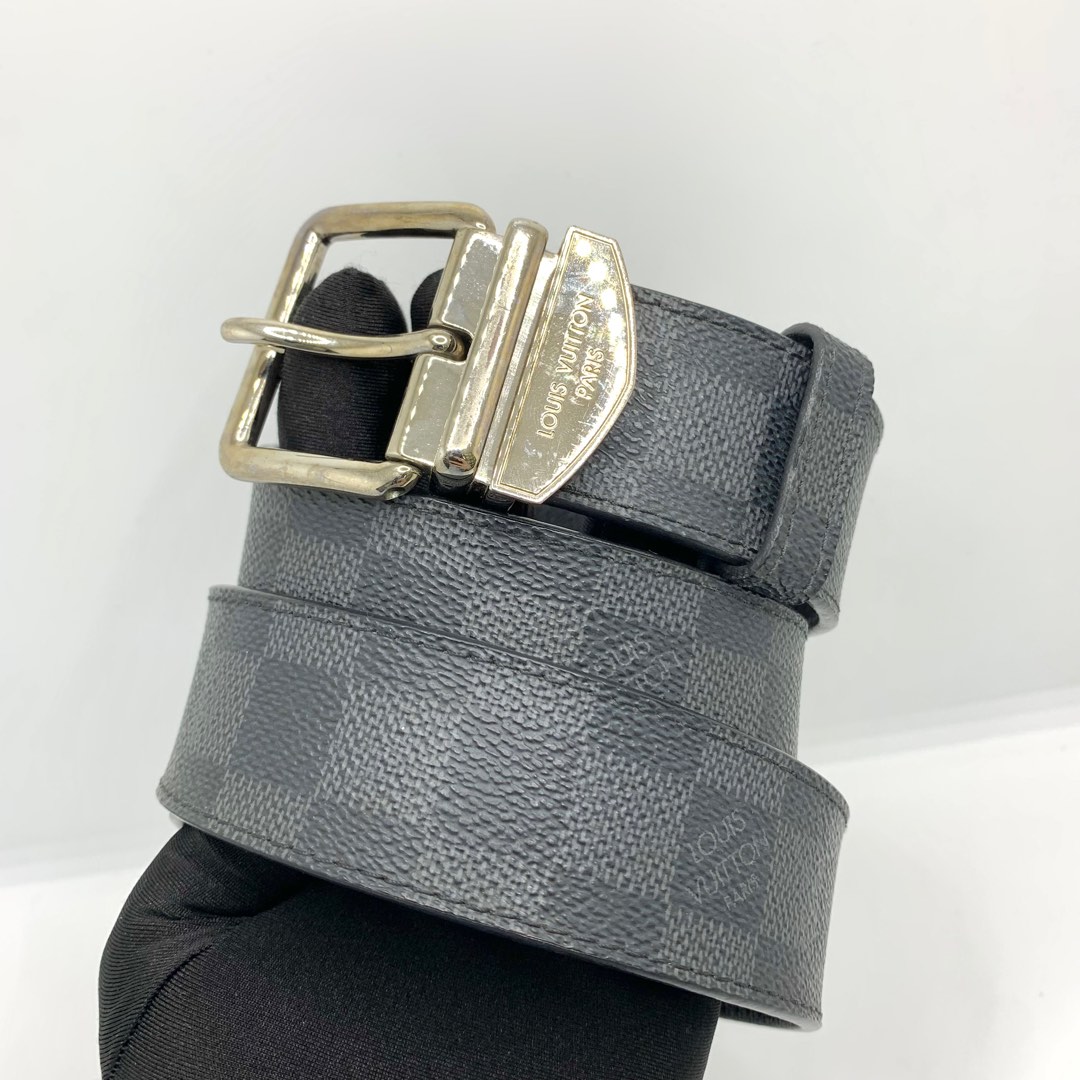 Leather belt bag Louis Vuitton Grey in Leather - 28372394
