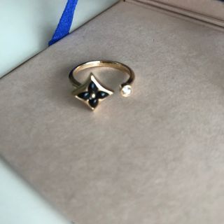 Louis Vuitton Damier Ring, Luxury, Accessories on Carousell
