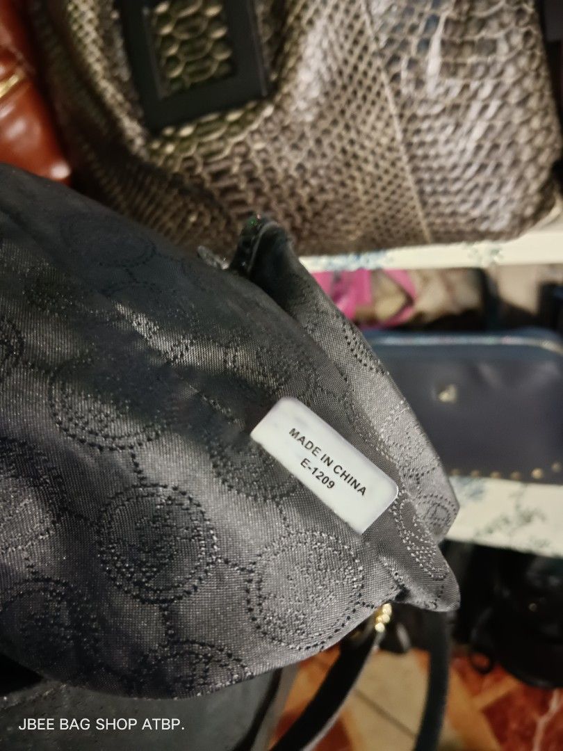 Michael Kors 2 Way Bag, Women's Fashion, Bags & Wallets, Shoulder Bags on  Carousell