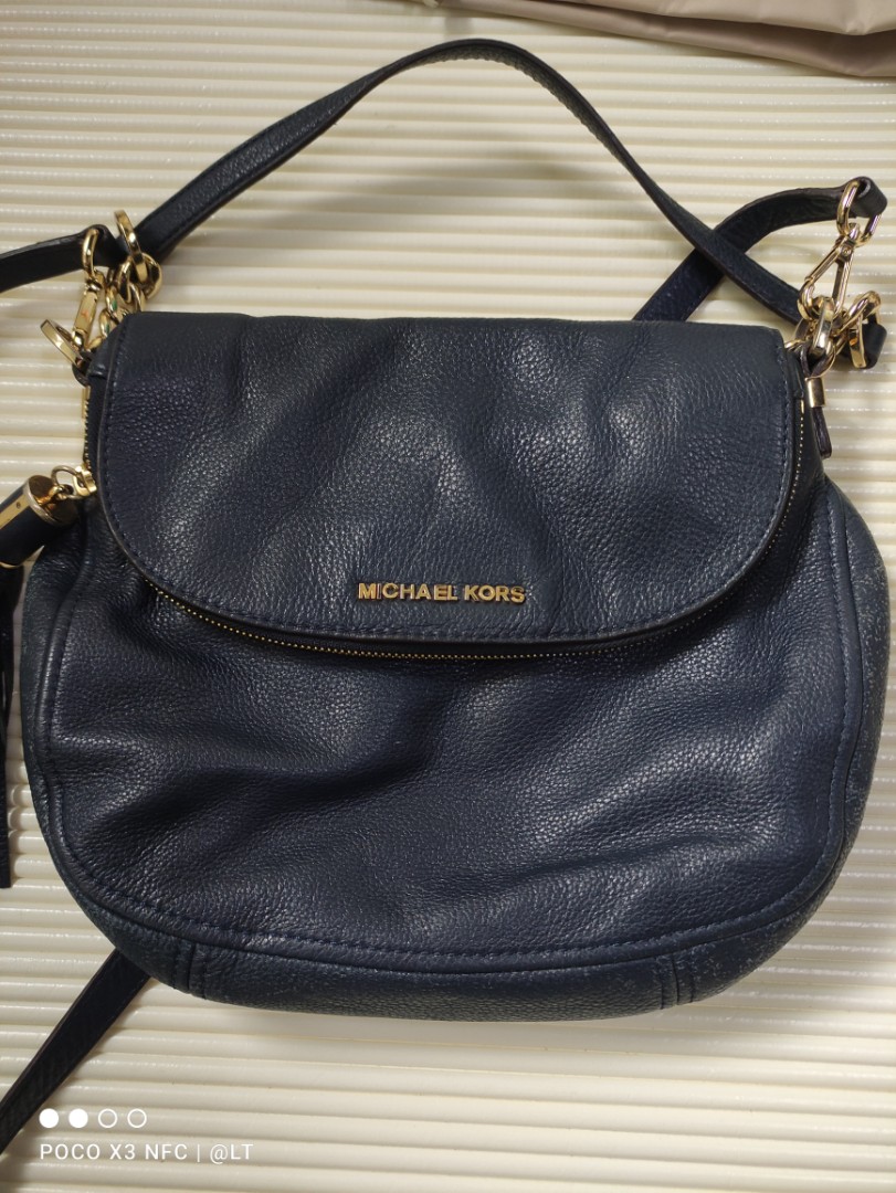 Michael Kors Bedford Tassle Convertible Medium Shoulder Bag - Navy, Women's  Fashion, Bags & Wallets, Cross-body Bags on Carousell
