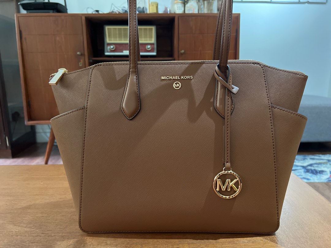 Michael Kors Marilyn Medium Saffiano Leather Tote Bag, Women's Fashion, Bags  & Wallets, Tote Bags on Carousell