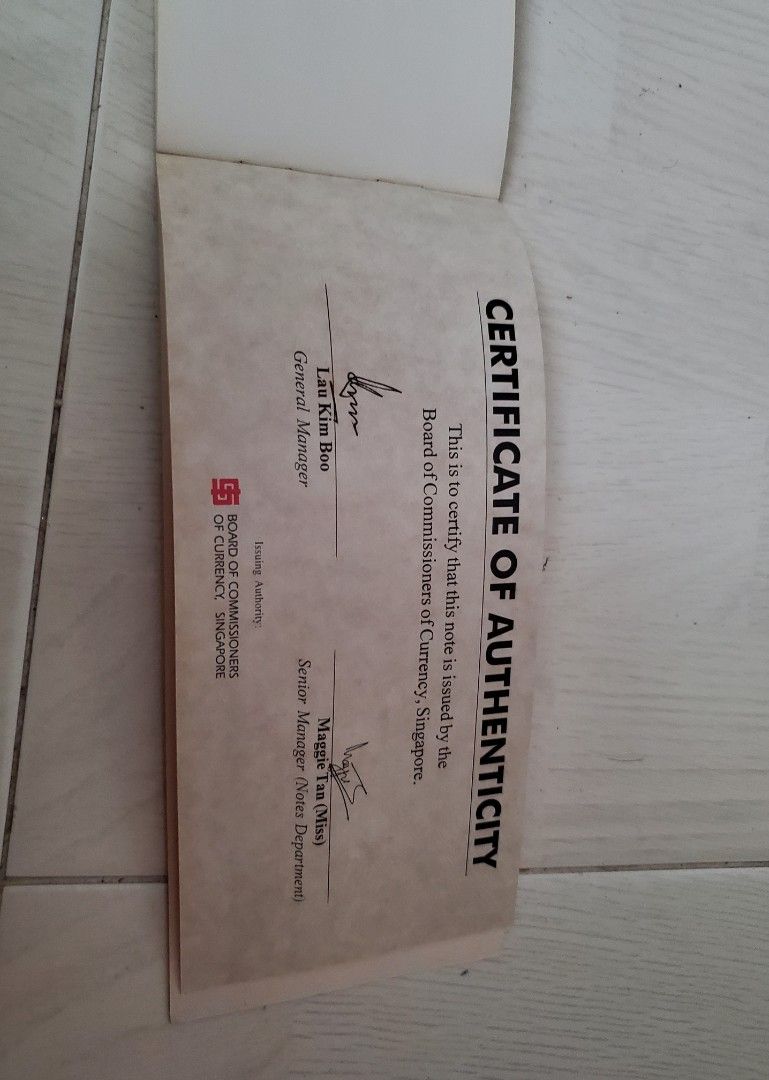 Old Note (Category: Currency) located in Singapore. Submitted by brandykan91 (Listing ID 1213478332, Image 2). Description: good coddition with folder.