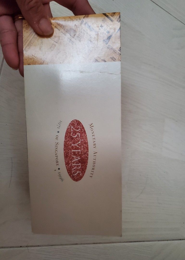 Old Note (Category: Currency) located in Singapore. Submitted by brandykan91 (Listing ID 1213478332, Image 4). Description: good coddition with folder.