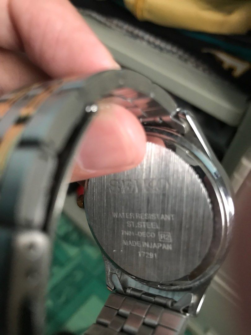 Old Seiko Watch (Needs Battery), Luxury, Watches on Carousell