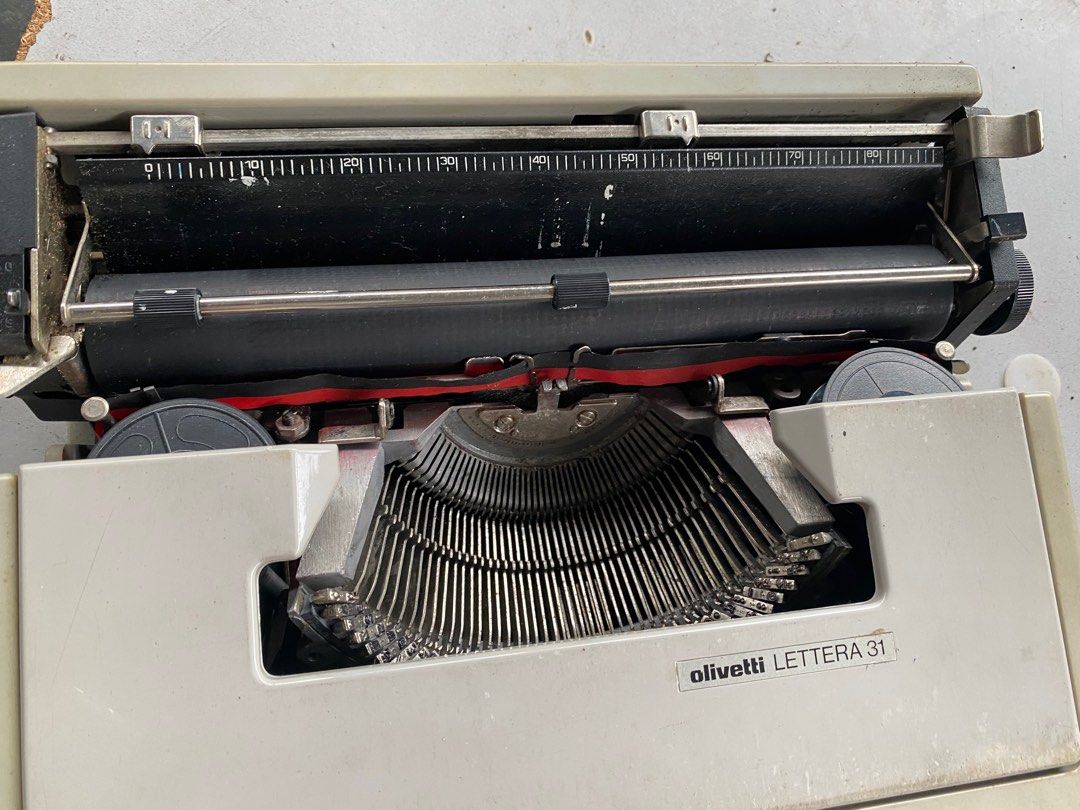 Olivetti Lettera 31 Typewritter, Hobbies & Toys, Collectibles ...