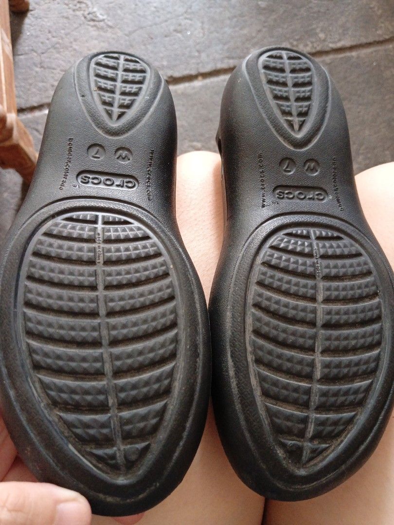 Original Crocs, Women's Fashion, Footwear, Flats & Sandals on Carousell