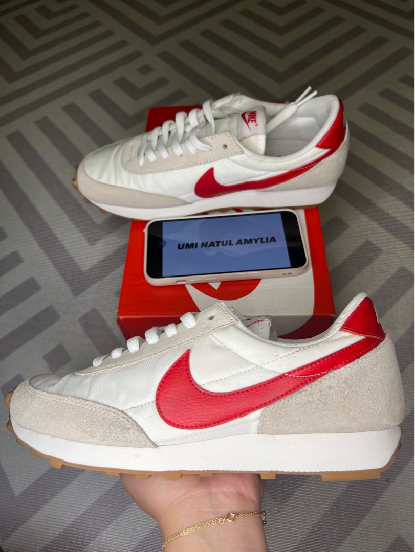 Nike daybreak red sales