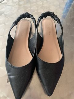 Preloved Louis Feraud Flat Shoes, Women's Fashion, Footwear, Flats & Sandals  on Carousell