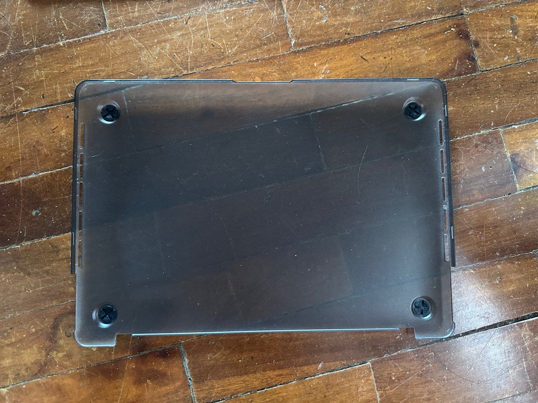 Preloved Wiwu Macbook Pro M1 Black Case (Category: Laptop Bags & Sleeves) located in Quezon City. Submitted by danibanini (Listing ID 1213387174, Image 2). Description: RFS: my new case just arrived and i prefer that Issue: Minimal internal cracks on the corners of the case for the screen due to natural wear and tear. Rest assured that these are not chipping off since these cracks appear to be internal. Refer to photos for reference. .
