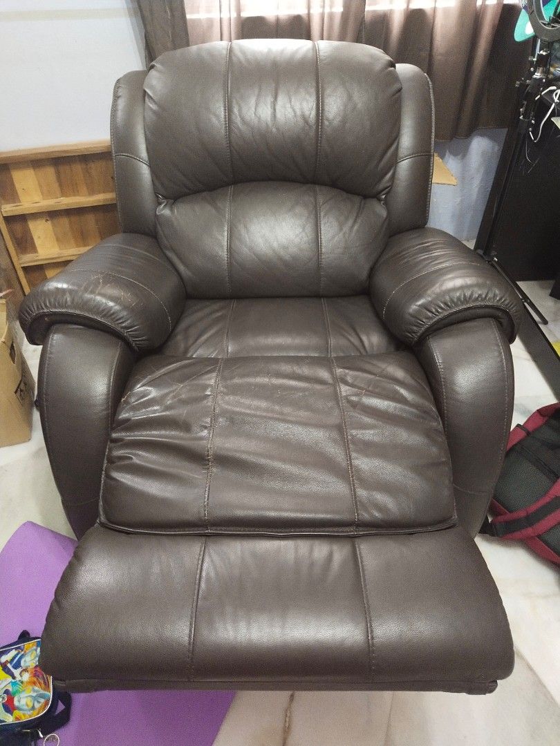 Recliner sofa good condition, Furniture & Home Living, Furniture