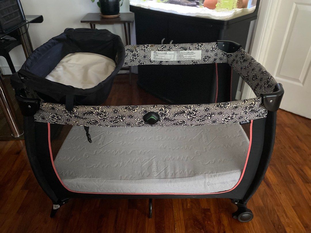 Safety 1st Crib + Teflon mattress, Babies & Kids, Baby Nursery & Kids Furniture, Cots & Cribs on