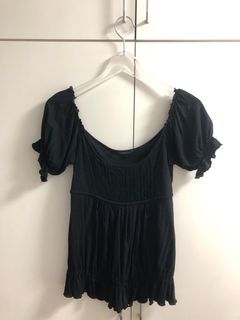 Sine’quanone 黑色小澎袖上衣
