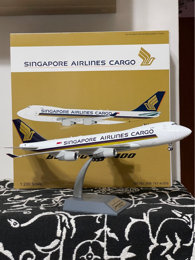 Singapore Airlines Boeing 747-400F 1/200, Hobbies & Toys