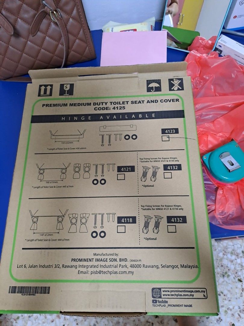 Toilet bowl cover., Furniture & Home Living, Bathroom & Kitchen Fixtures on Carousell